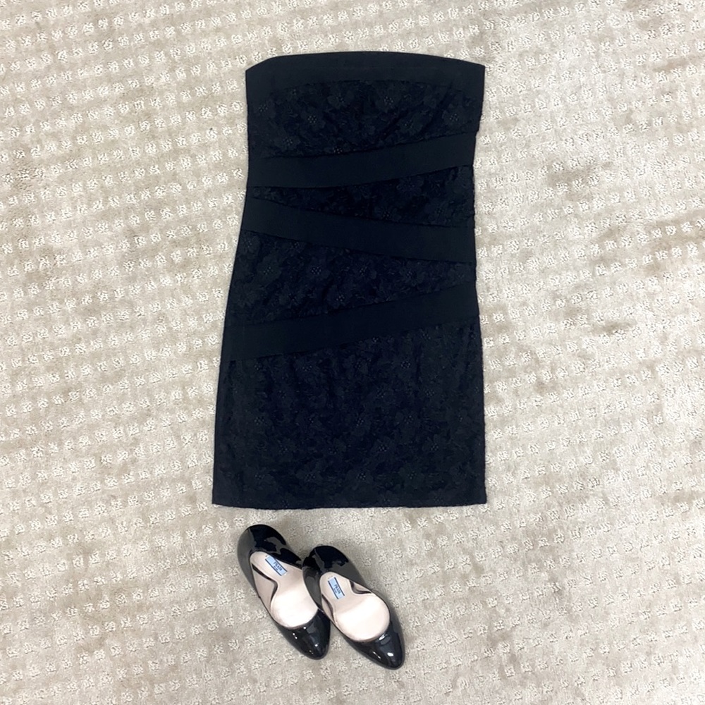 Cute mini tube dress with lace detail on front💕